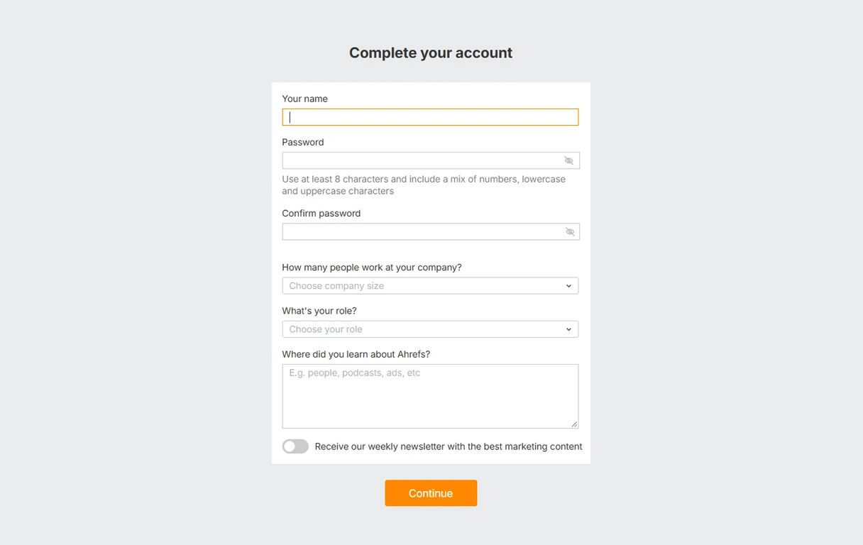 Formulario Complete your account de Ahrefs pidiendo nombre, contraseña, tamaño de empresa, rol y dónde escuchaste hablar de Ahrefs