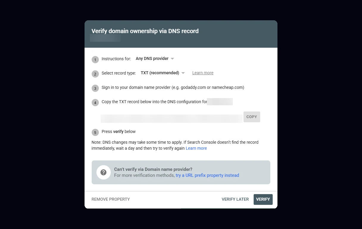 Di&aacute;logo de Search Console para verificar la propiedad del dominio mediante un registro DNS, con el registro TXT para copiar en cualquier proveedor de DNS